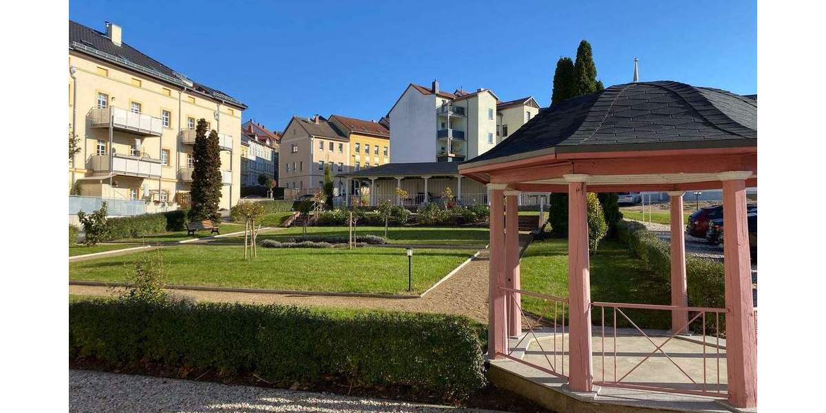 *** Schicke Stadtwohnung DG | Balkon | Kamin | Stellplatz | Einbauküche *** 2 zimmer