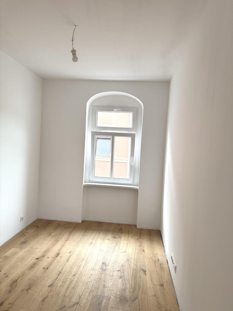 Hochwertig sanierte 4-Raum-Wohnung im 2.OG mit Balkon *Erstbezug*
