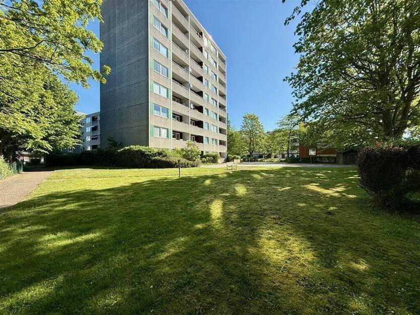 Großzügige 3,5-Zimmer-Whg. mit Balkon und Aufzug nah am Kanal Holtenau