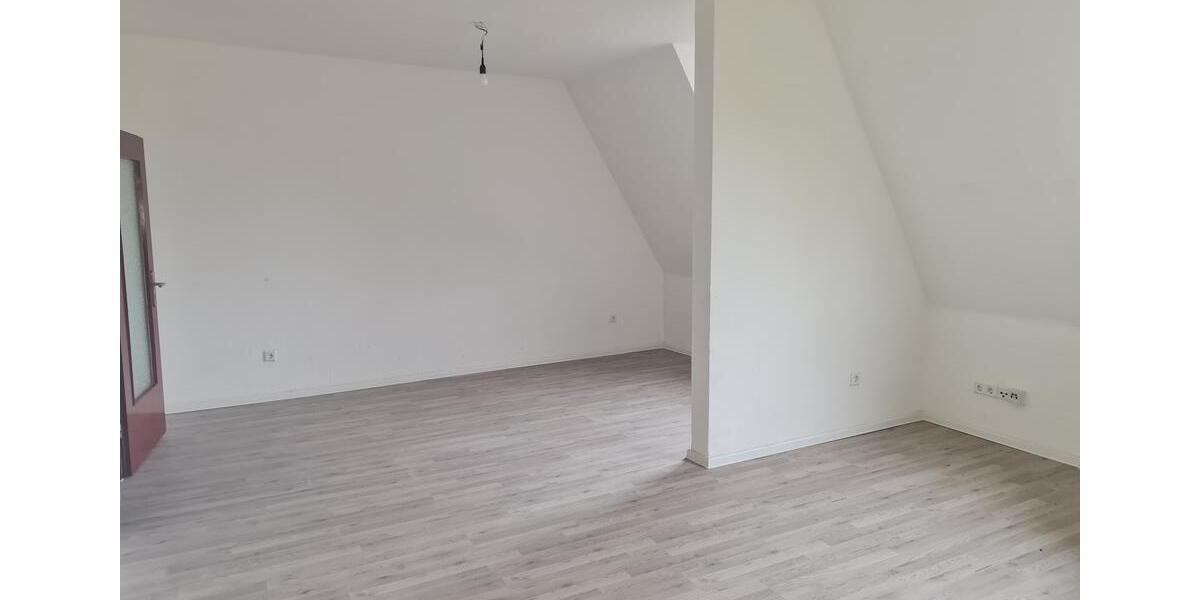 Gepflegte 4-Zimmer-Dachgeschosswohnung zu vermieten! 4 zimmer