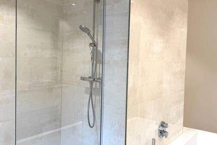 Luxuriöse Mietwohnung im Erdgeschoss mit Kamin, Balkon und Terrasse 3 zimmer