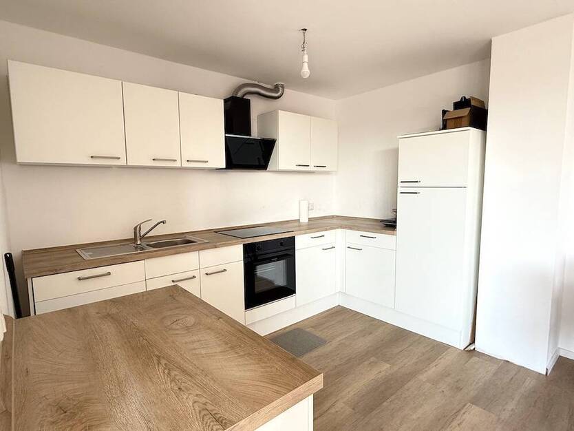 Modernisierte 2 - Zimmerwohnung mit großer Loggia zum wohlfühlen!