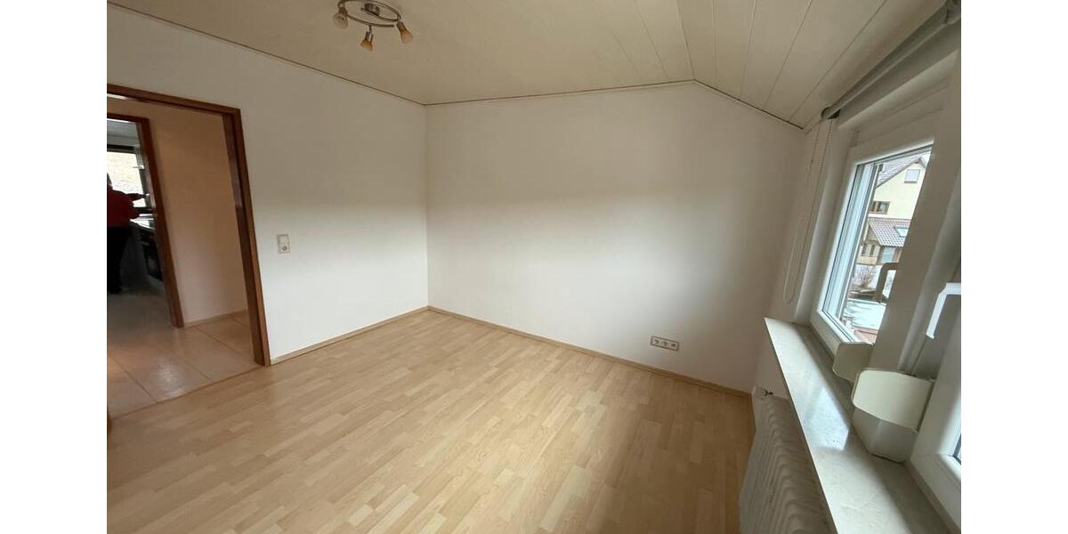 Dachgeschoßwohnung Unterreichenbach - 3 Zimmer, 90 m&sup2;, 1.050&euro; | Angebot:24625495