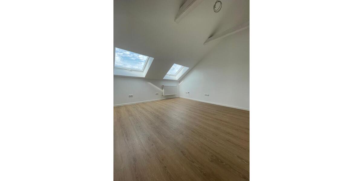 Dachgeschoßwohnung Weiden in der Oberpfalz - 3 Zimmer, 110 m&sup2;, 1.000&euro; | Angebot:25852677