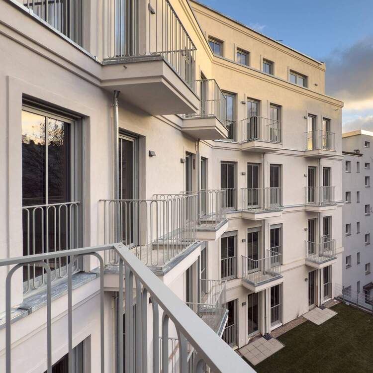 Schlau und effizient geschnittene Wohnung - Bodentiefe Fenster, viel Licht und mitten in der Stadt 2 zimmer