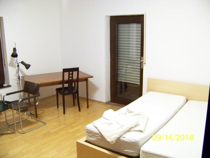 grosses WG-Zimmer zum Garten mit Terrasse, Zentrum 10 min zu Fuss