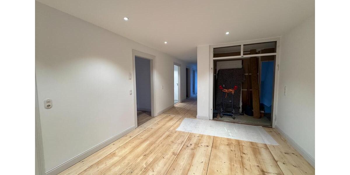 Dachgeschoßwohnung Ravensburg - 5 Zimmer, 153 m&sup2;, 2.475&euro; | Angebot:24748947