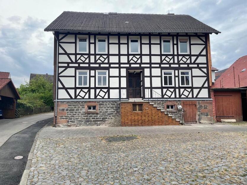 Ruhig gelegene, frisch sanierte Wohnung mit Garten im OG, 3ZKB