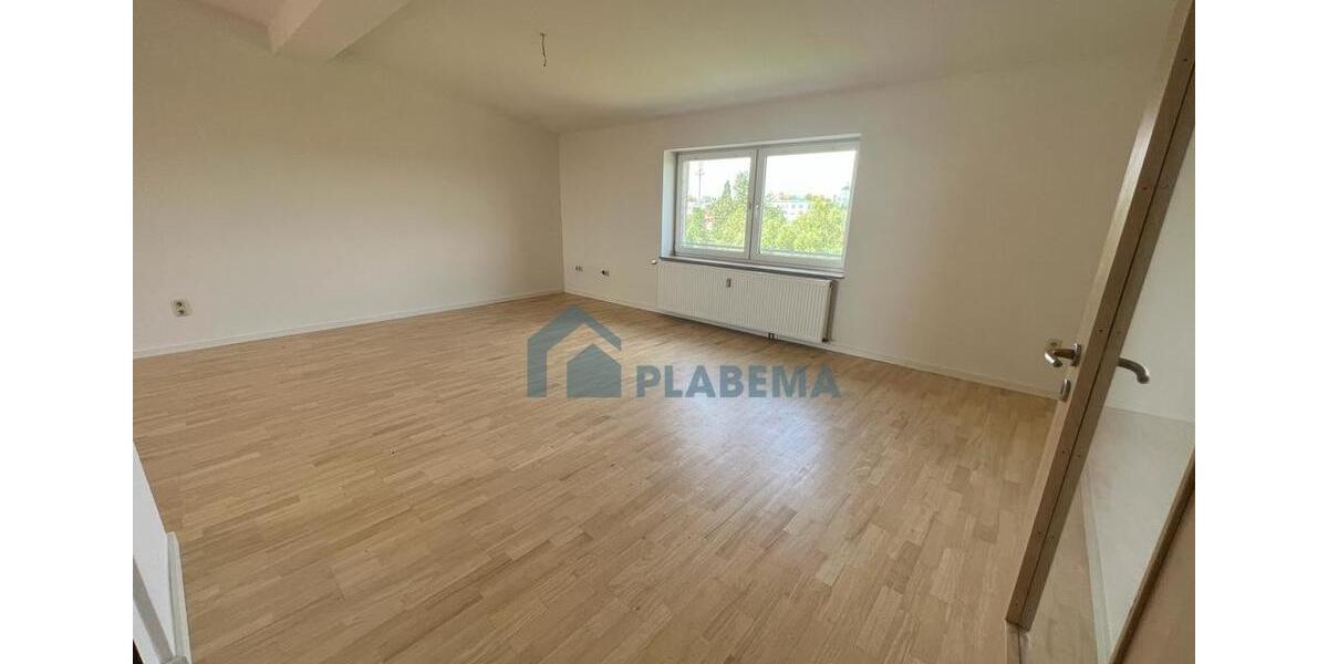 Dachgeschoßwohnung Schwerin - 4 Zimmer, 105 m&sup2;, 1.470&euro; | Angebot:24980118
