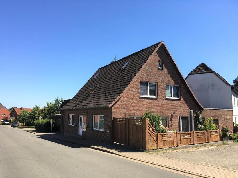 Schoene helle 4 Zimmer Wohnung