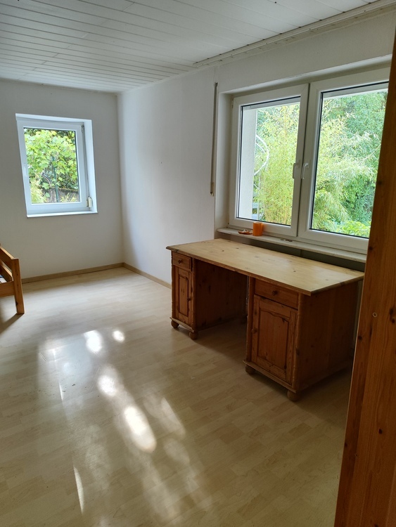 HELLES Zimmer ZUR UNTERMIETE