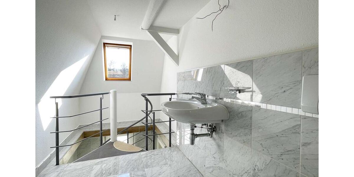 Dachgeschoßwohnung Oelsnitz (Vogtland) - 3 Zimmer, 130 m&sup2;, 750&euro; | Angebot:25181811