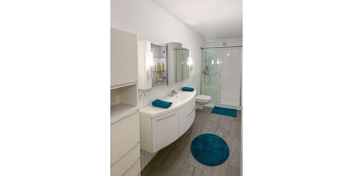 Dachgeschoßwohnung Friedrichsdorf - 5 Zimmer, 180 m&sup2;, 2.430&euro; | Angebot:24395407