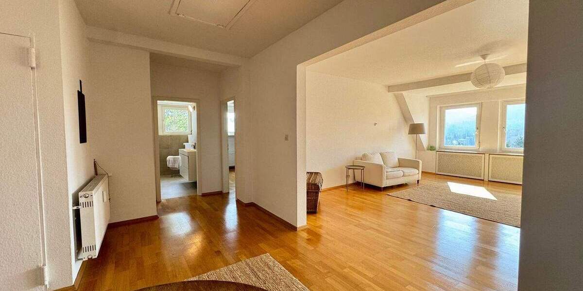 Etagenwohnung Baden-Baden Innenstadt - 4 Zimmer, 123 m&sup2;, 1.600&euro; | Angebot:25877332