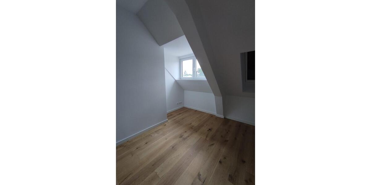 Dachgeschoßwohnung Zossen - 3 Zimmer, 96 m&sup2;, 1.460&euro; | Angebot:26322784