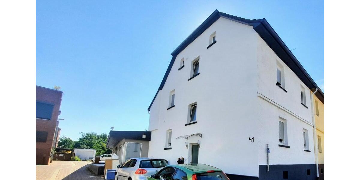 Renovierte 3 Zimmer Wohnung mit Küche und neuem Badezimmer 3 zimmer