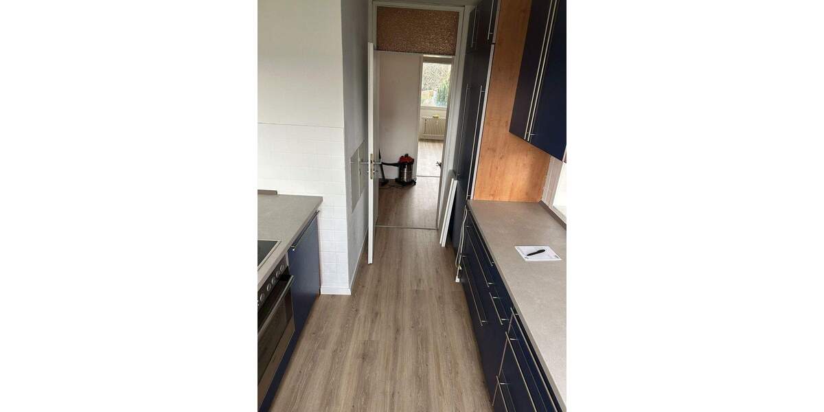 Helle 3,5-Zi-Wohnung mit Balkon & EBK, frisch renoviert gute Anbindung in Bissingen am Bruchwald 3 zimmer