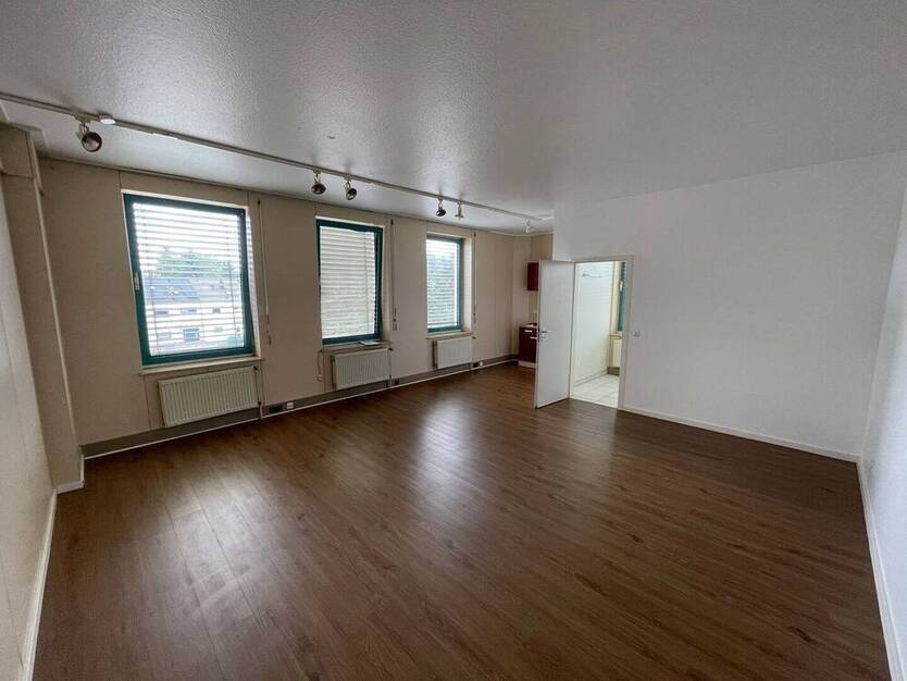 Großzügig geschnittene 1-Zimmer-Wohnung - direkt vom Eigentümer! [HMR-O57E07]