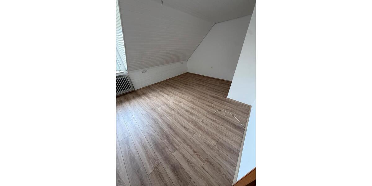Dachgeschoßwohnung Arnsberg Oeventrop - 4 Zimmer, 90 m&sup2;, 940&euro; | Angebot:26414773