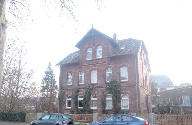 RESERVIERT; Geräumige Altbauwohnung in der Innenstadt 3 zimmer