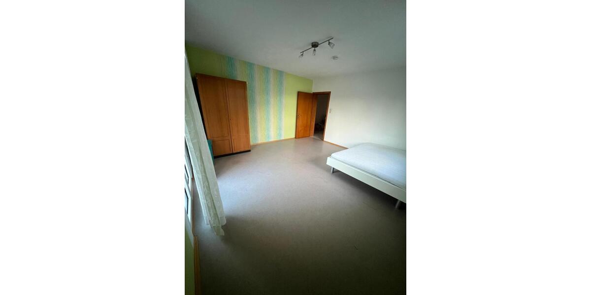 Großes, helles 23 m² Zimmer mit Balkon in 3er-WG (Neugründung) 1 zimmer