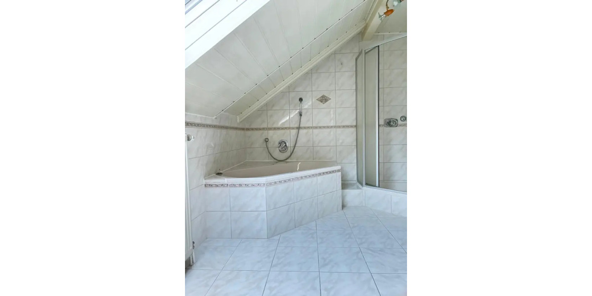 Dachgeschoßwohnung Regensburg Galgenberg - 3 Zimmer, 85 m&sup2;, 750&euro; | Angebot:25293580