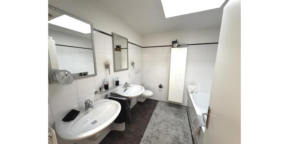 Etagenwohnung Cloppenburg - 4 Zimmer, 147 m&sup2;, 1.000&euro; | Angebot:25377047