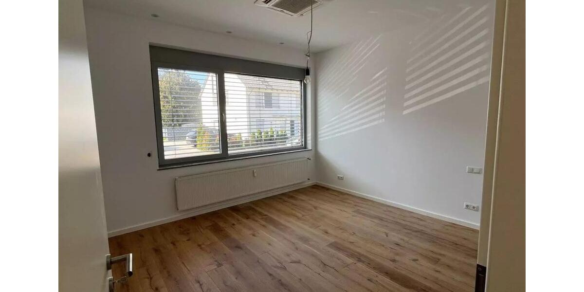 Hochparterre Bad Homburg vor der Höhe Gonzenheim - 5 Zimmer, 175 m&sup2;, 1.990&euro; | Angebot:25380898