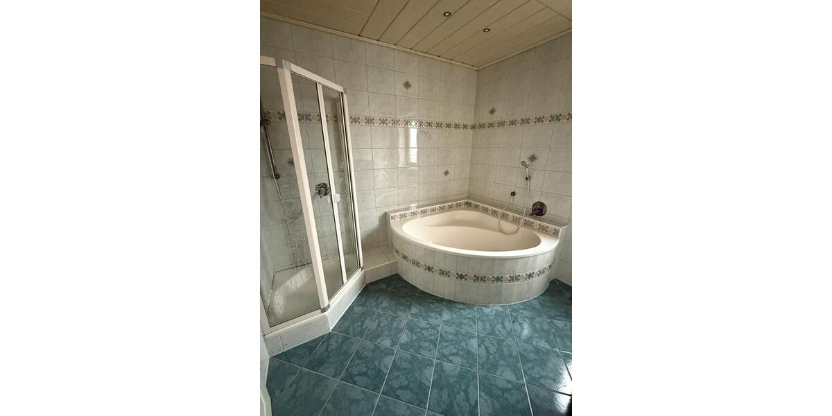 Dachgeschoßwohnung Bad Windsheim - 4 Zimmer, 145 m&sup2;, 1.150&euro; | Angebot:24658267