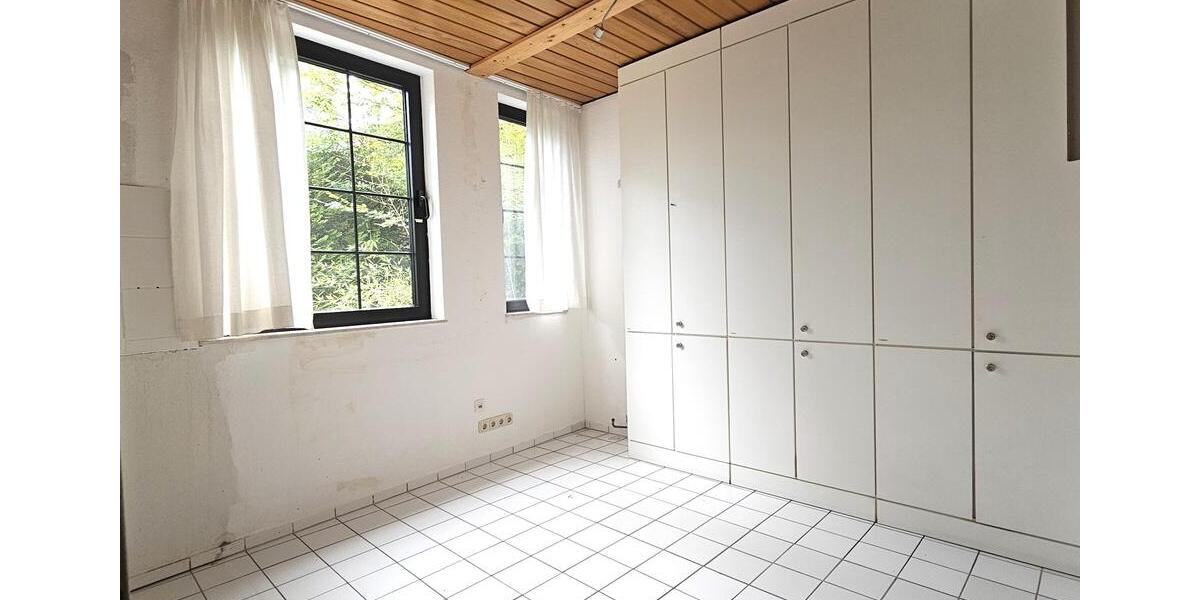 Außergewöhnliche Gewerbefläche für Kosmetik, Sport, Musik, Kunst oder ärztliche Einrichtungen mit viel Platz und kleinem Außenbereich, Parkplatzanmietung möglich zimmer