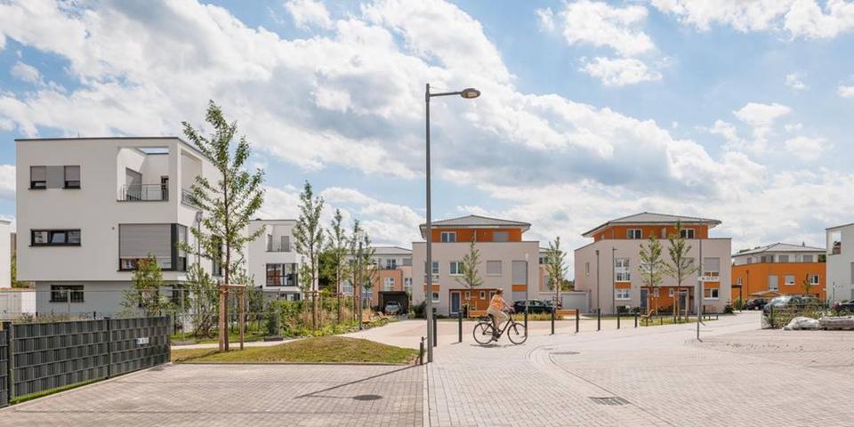 Komfortable Wohnung mit Balkon, Aufzug und Tiefgaragenstellplatz 3 zimmer