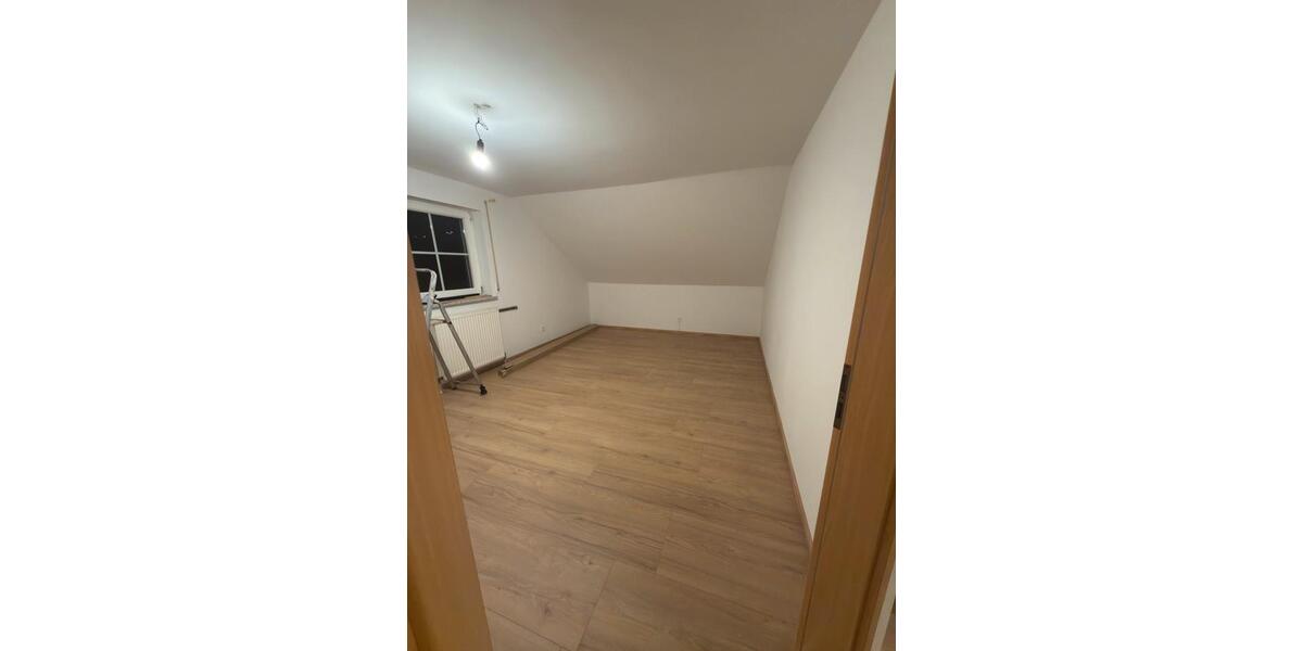 Dachgeschoßwohnung Passau Maierhof - 3 Zimmer, 90 m&sup2;, 900&euro; | Angebot:25052978