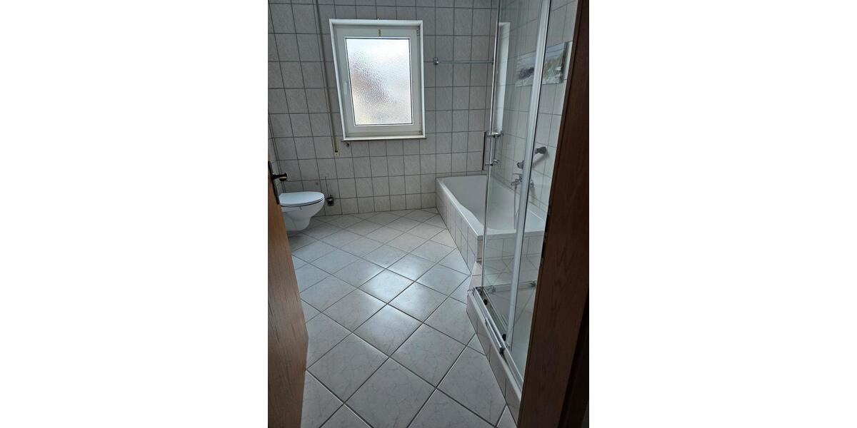 Etagenwohnung Kassel - 4 Zimmer, 120 m&sup2;, 1.000&euro; | Angebot:24482250