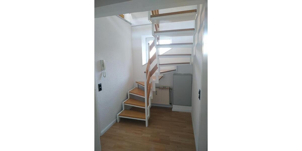 Hochwertiges PENTHOUSE mit 40 qm Süd-Dach-Terrasse, Einbau-Küche und -Schänken, Parkett 2.5 zimmer