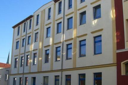 Großzügige 4 Zimmer-Wohnung mit Südbalkon und Stellplatz in der Paulsstadt zu mieten! 4 zimmer