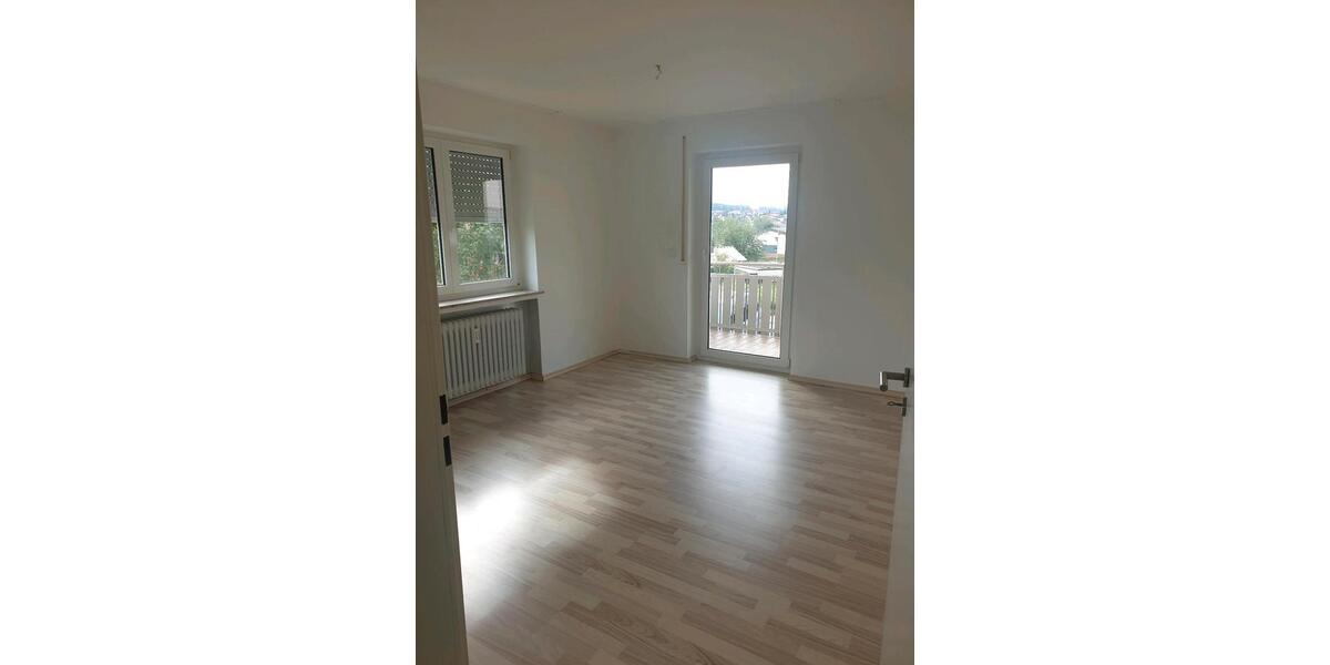 Etagenwohnung Ochsenhausen - 4 Zimmer, 110 m&sup2;, 950&euro; | Angebot:26636264