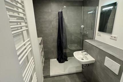 WG Zimmer in internationaler Studenten WG Private room zimmer