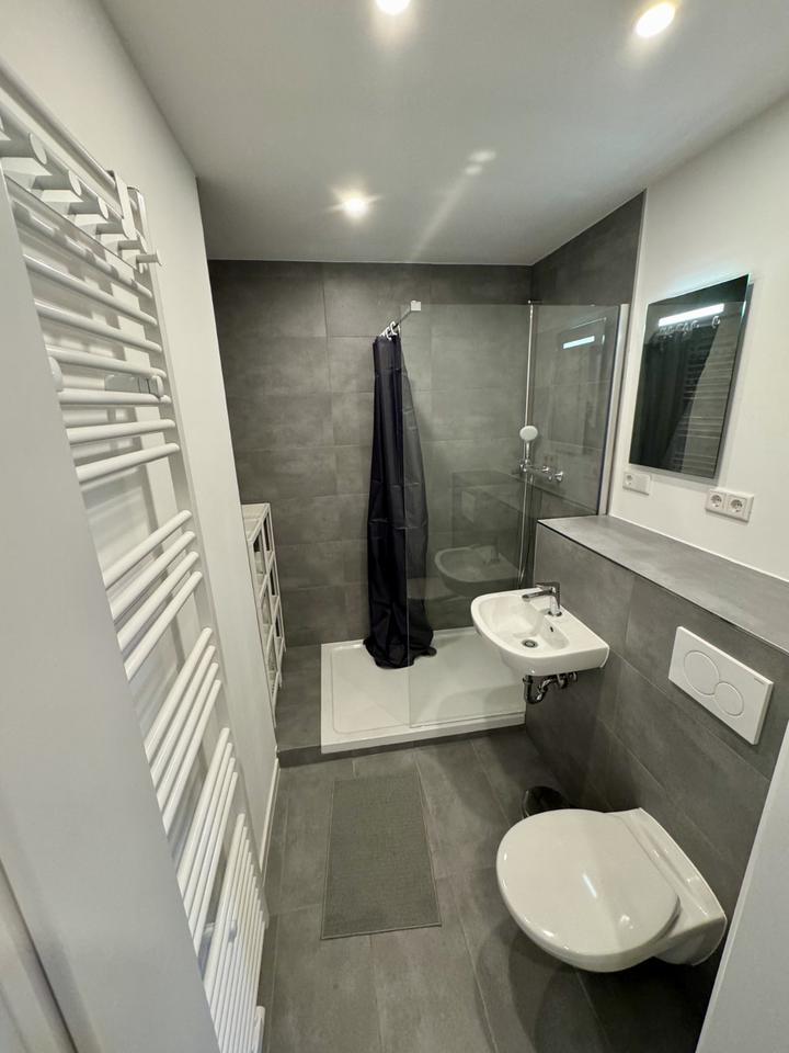 WG Zimmer in internationaler Studenten WG Private room zimmer