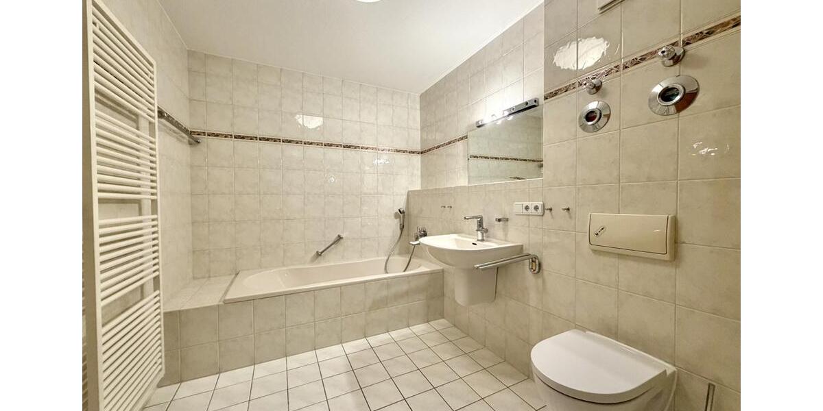 Etagenwohnung Bayreuth City - 4 Zimmer, 127 m&sup2;, 1.715&euro; | Angebot:24785710