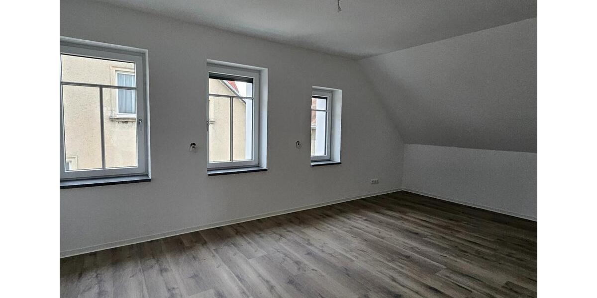 Dachgeschoßwohnung Colditz - 3 Zimmer, 80 m&sup2;, 890&euro; | Angebot:23783870