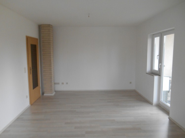 Weg vom Schuss,doch mittendrin! Einwandfreie 2-RaumWohnung am Ortsrand von Wyhra mit Blick ins Grüne