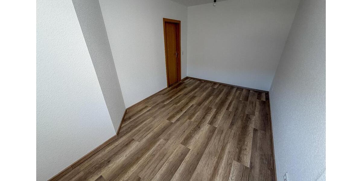 Dachgeschoßwohnung Werdau - 3 Zimmer, 67 m&sup2;, 368&euro; | Angebot:26131598