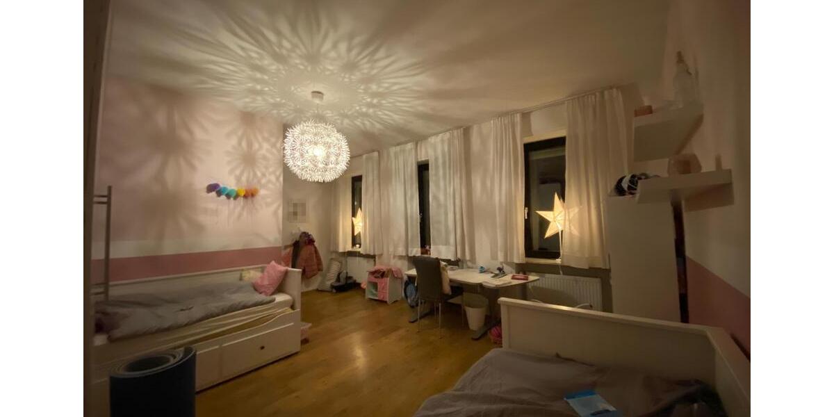 Etagenwohnung Rammelsbach - 6 Zimmer, 200 m&sup2;, 1.200&euro; | Angebot:26633479