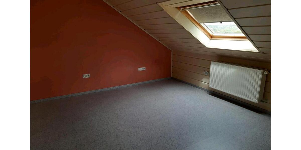 Dachgeschoßwohnung Fuchsstadt - 3 Zimmer, 75 m&sup2;, 650&euro; | Angebot:24975379