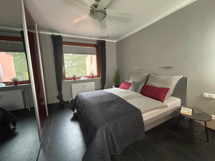 Möblierte 2-Zimmer-Wohnung mit Garage nur 20 Min. bis Hamburg