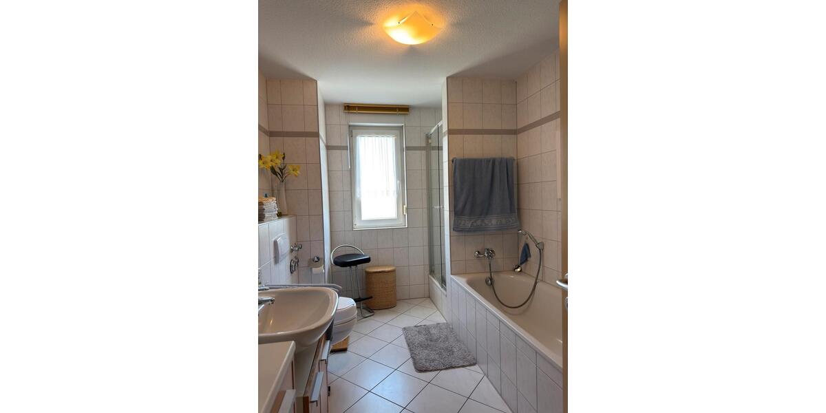 Etagenwohnung Wiesbaden Klarenthal - 3 Zimmer, 93 m&sup2;, 1.350&euro; | Angebot:26656469