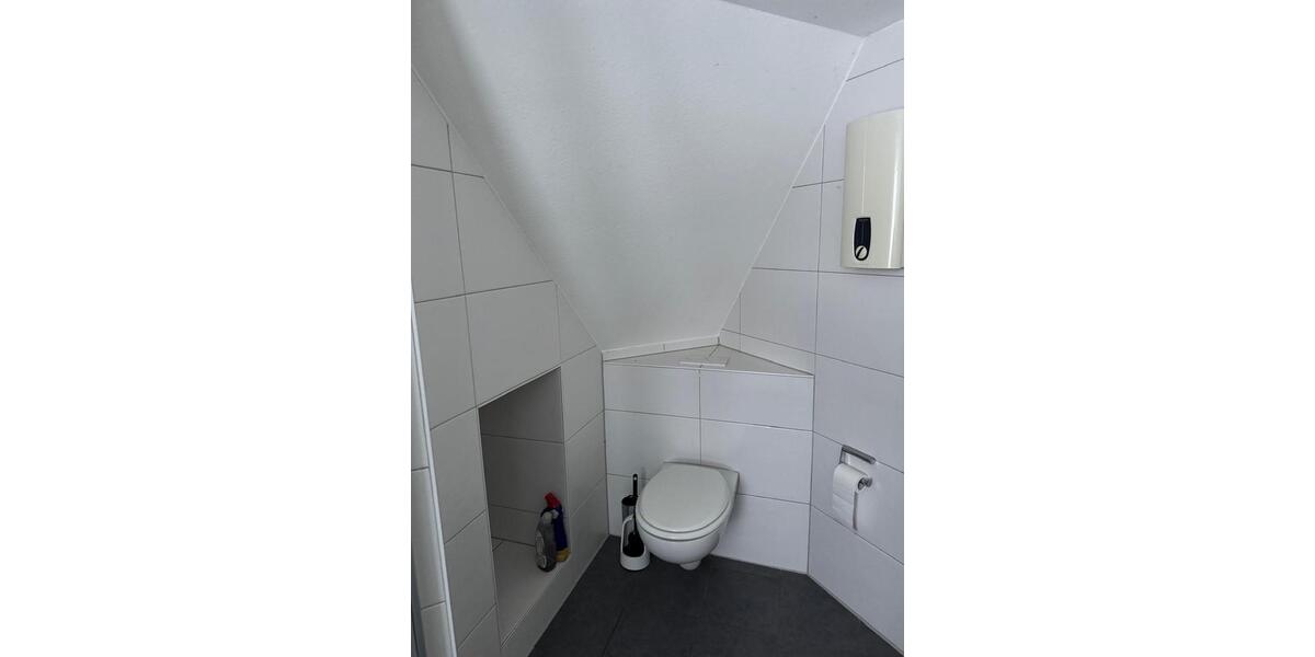 Schöne Dachgeschoss-Wohnung in 51645 GM-Derschlag 2.5 zimmer