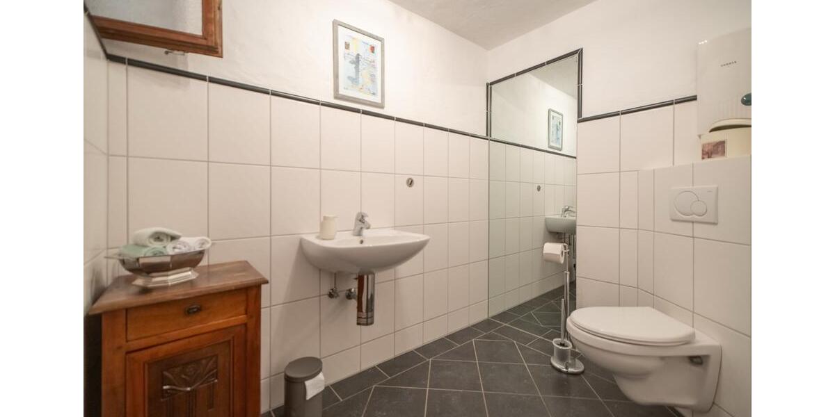 Etagenwohnung Reil - 7 Zimmer, 140 m&sup2;, 950&euro; | Angebot:26503843