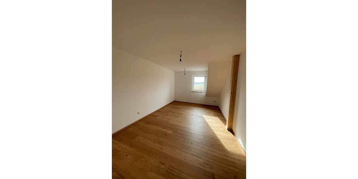 Dachgeschoßwohnung Gunzenhausen - 3 Zimmer, 90 m&sup2;, 950&euro; | Angebot:26464332