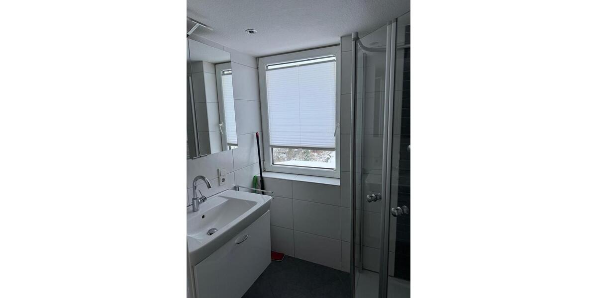 Schöne Dachgeschoss-Wohnung in 51645 GM-Derschlag 2.5 zimmer